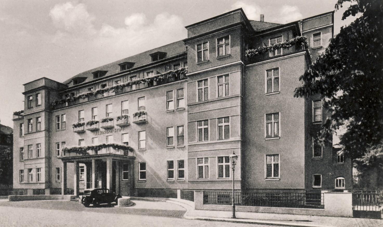 Historische Ansicht des Krankenhaus St. Joseph-Stift Dresden um 1930.